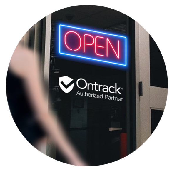 Deur Ontrack authorized partner neon letters open