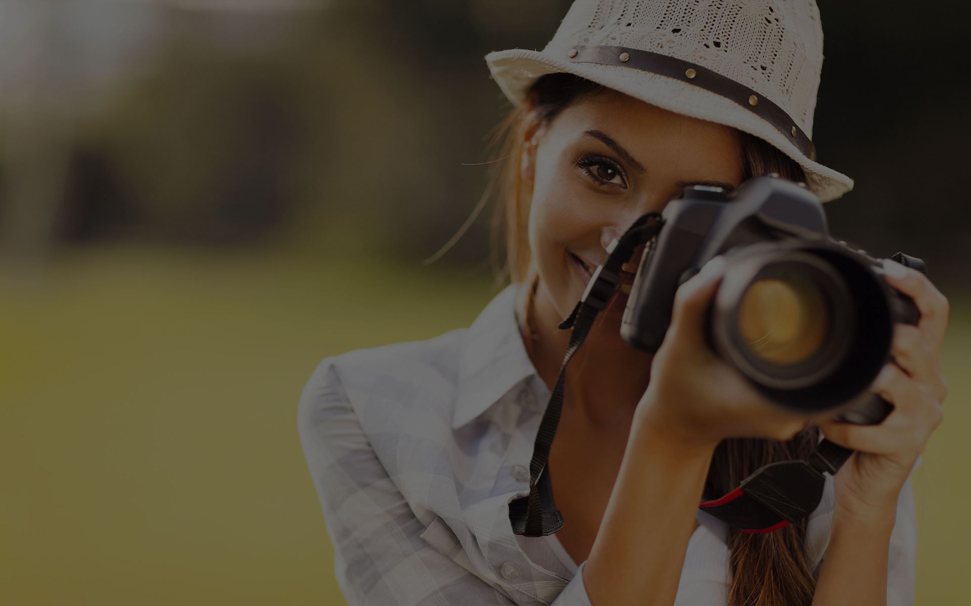 Photo data recovery: Woman taking a picture